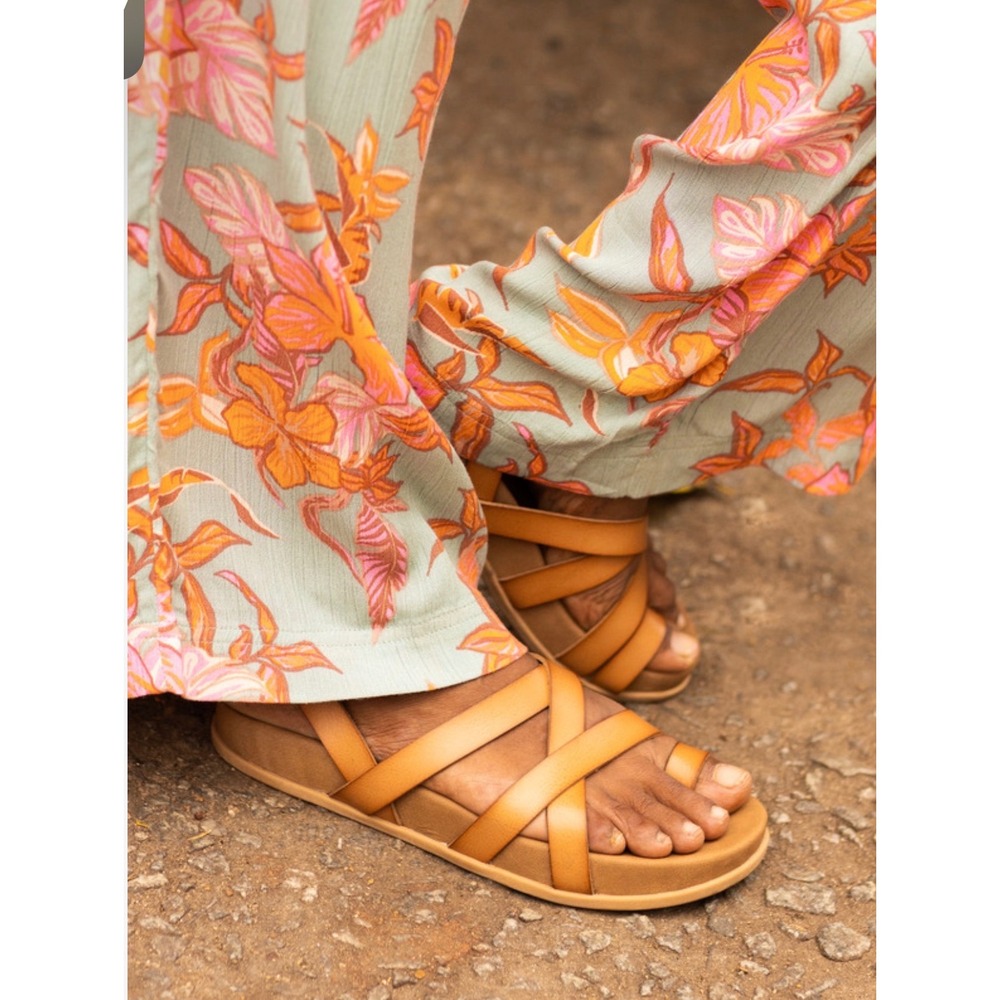 Roxy Ahri Sandal Women 8 Tan NEW Strappy Toe Loop Gladiator Flat ARJL200837